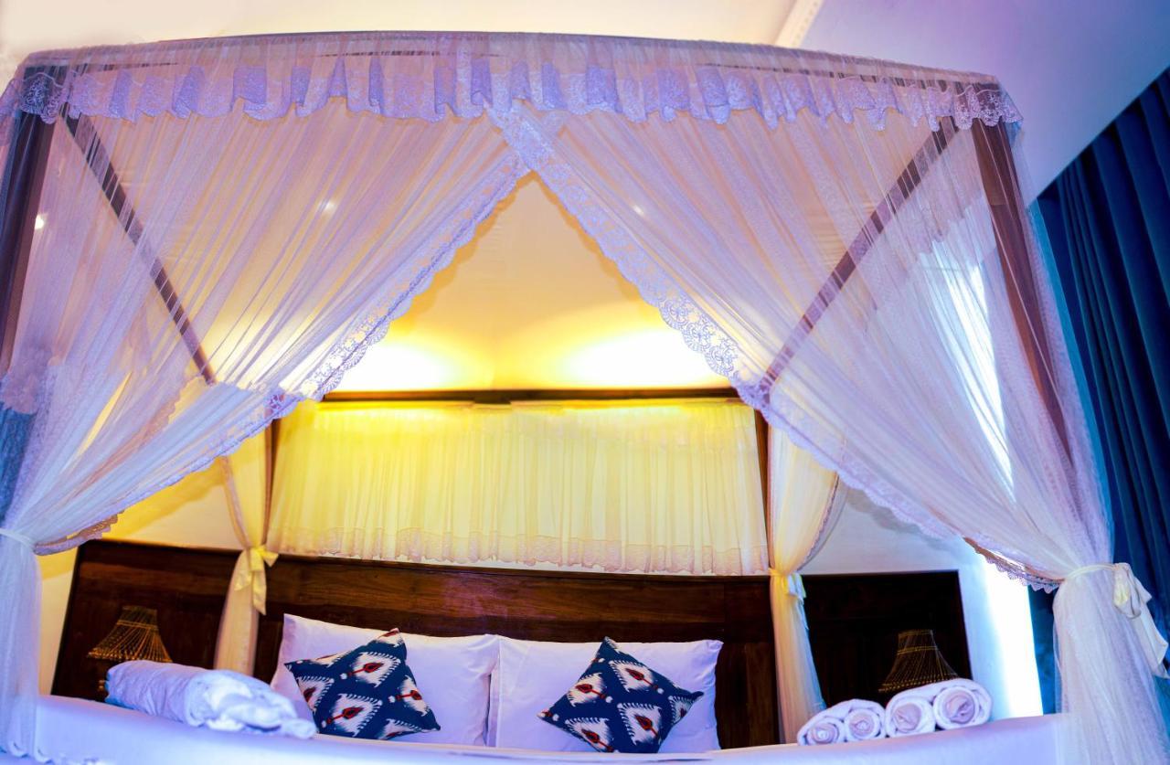 Hotel Calypso Sunset à Iranawila Extérieur photo