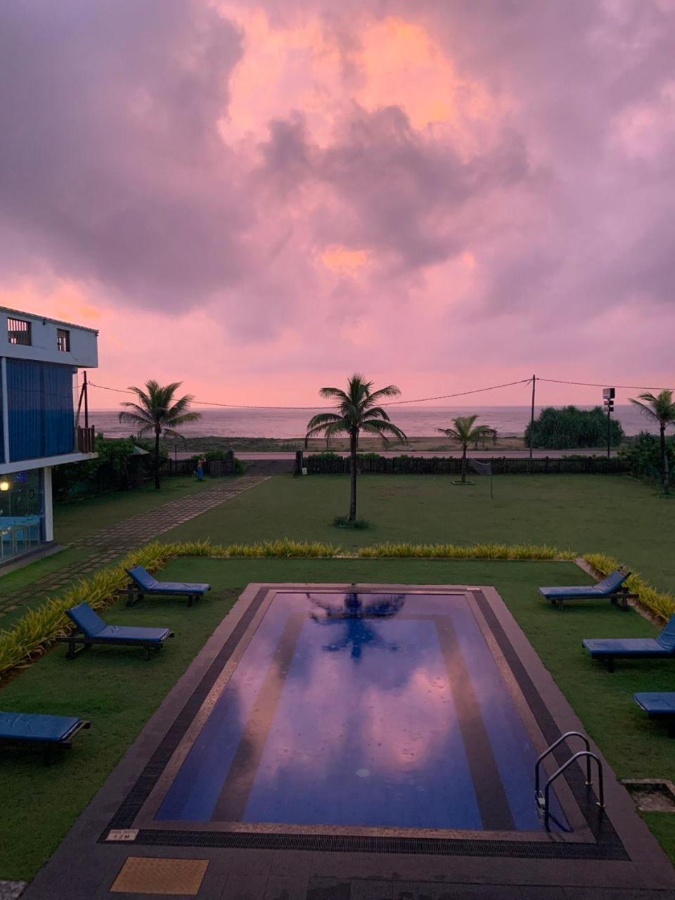 Hotel Calypso Sunset à Iranawila Extérieur photo